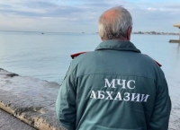 Водолазы ищут тело мужчины, утонувшего в акватории Сухума