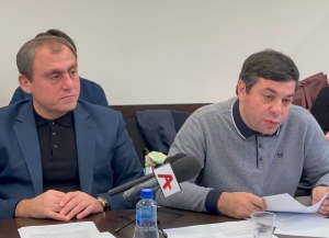 Жәлар Реизара-Апарламент адепутатцәа актәи аԥхьараҿы «Еиҭамҵуа амазара акадастр азы" азакәан аиҭакрақәа аларгалеит.