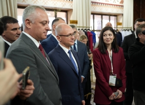 Бадра Гунба и Сергей Кириенко посетили выставку экономического форума и провели совещание по реконструкции КПП «Адлер»