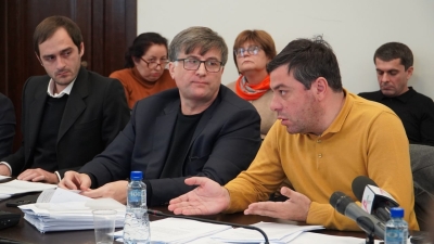 Аконституциатә ӡбарҭа аӡбаҩцәа аҭоуба шьҭарҵалоит аҳәынҭқарратә аԥсуа бызшәа ала.