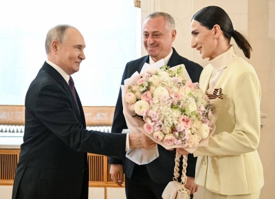 Владимир Путин поздравил супругу президента Бадры Гунба Ирму Хашиг с 8 Марта