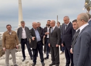 Бадра Гунба и Сергей Кириенко осмотрели ход реконструкции набережной Сухума