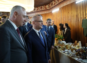 Бадра Гунба и Сергей Кириенко посетили выставку отечественных производителей