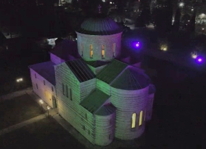 Пицундский храм украсили художественной подсветкой