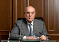 Аслан Бжания выразил соболезнования по случаю смерти Феридуна Акусба