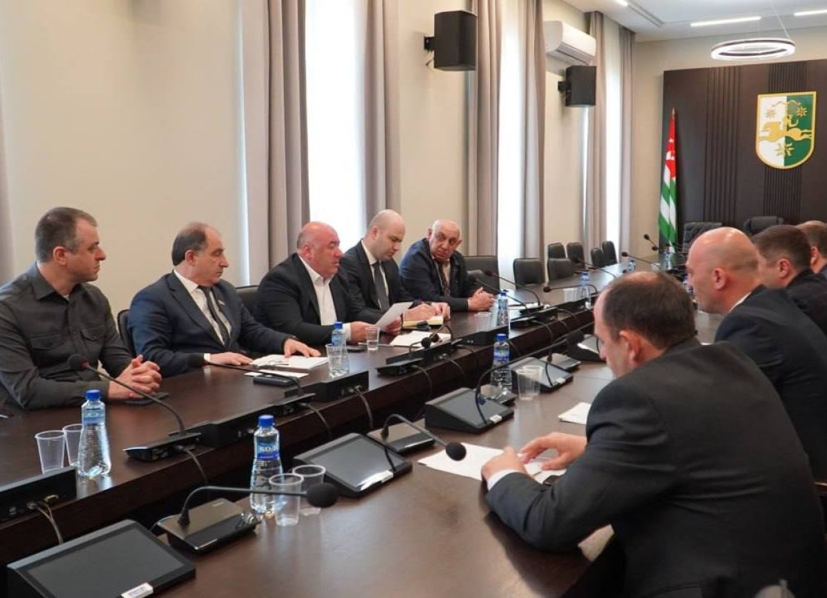 Меры по противодействию незаконному обороту наркотиков обсудили в Парламенте