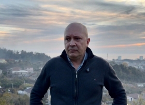 Аҟәа ақалақь Ахадара аӡытә мкьаҭ ахьхыбгалаз араион аҿы инхо ауааԥсыра ӡыла еиқәынаршәалоит.