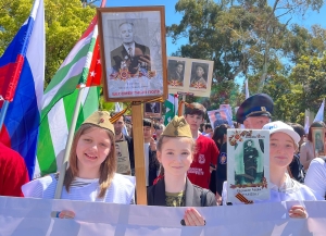 «Бессмертный полк» в Абхазии: шествие памяти объединило поколения