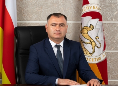 Алан Гаглоев поздравил Бадру Гунба и весь народ Абхазии с 32-й годовщиной Дня Победы и Независимости