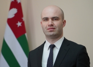 Лаша Ашуба поздравил работников дипломатической службы с 30-летием образования МИД Республики Абхазия