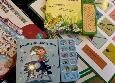 Госкомитет по языковой политике проводит акцию «Дарим книгу»