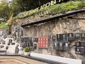 У Гумистинского моста после реставрации торжественно открыли мемориал защитникам Абхазии