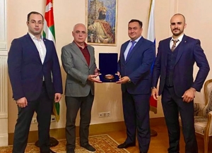Посол Алхас Квициниа встретился с представителями «Рособоронэкспорта»