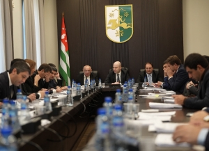 Адепутатцәа аиуристтә ҵакы змоу аусқәа рымҩаԥгаразы иршәо аҳәынҭқарратә баџь ишьақәырӷәӷәоу ашәагаа ашьақәыргыларазы аӡбамҭа рыдыркылеит.