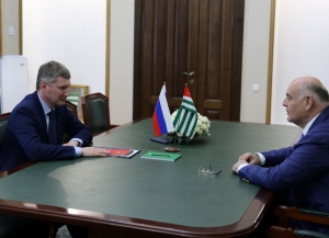 Аслан Бжания встретился с министром экономического развития РФ Максимом Решетниковым