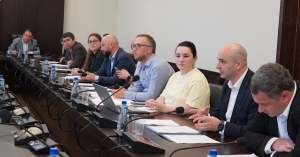 Аԥсны Жәлар Реизара адепутатцәа ралхрақәа ирыдҳәалоу азакәан апроектқәа ирыхәаԥшит Дауҭ Хәытаба ихантәаҩрала имҩаԥысуаз аҳәынҭқарра-зинтә политиказы апарламенттә еилакы аилатәараҿы