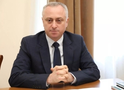 Гәынба Бадра ишҟа адныҳәаларақәа ааира иаҿуп.