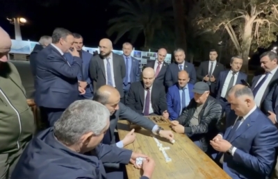 Алан Гаглоев сыграл в домино с завсегдатаями сухумской «Брехаловки»