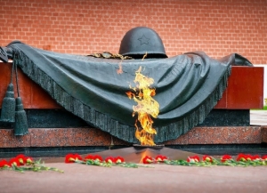 В Абхазию доставят частичку Вечного огня с Могилы Неизвестного солдата у Кремлевской стены
