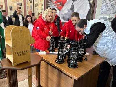 В Абхазию доставили частичку Вечного огня от могилы Неизвестного Солдата в Москве