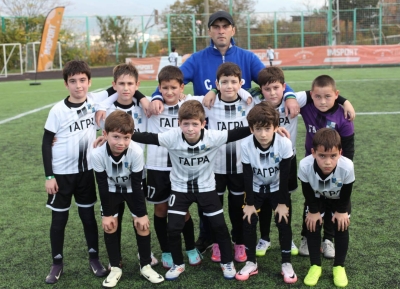 Гагрские футболисты одержали две победы подряд на всероссийском турнире в Геленджике