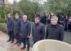 Президент Бадра Гунба почтил память второго президента Абхазии Сергея Багапш