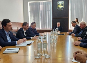 Гәылрыԥшь араион аҿы иҟалаз аԥсабаратә рыцҳара ахҟьаԥҟьақәа рықәгара иаҿуп.