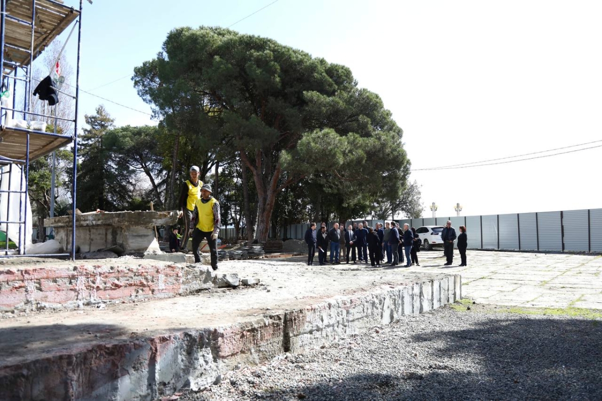 Вице-президент Беслан Бигвава проинспектировал ход рекнострукции сухумской набережной