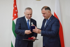 Президент Абхазии награжден Орденом Дружбы Республики Южная Осетия