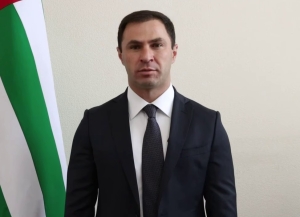 Аҟәа ахада Ҭемыр Агрба аҳҭнықалақь ауааԥсыреи асасцәеи ақалақь шьаҭаркуижьҭеи 2510 шықәса аҵра рыдиныҳәалеит