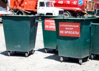 В Гулрыпшском районе устанавливают новые контейнеры для бытовых отходов