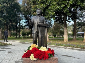 В  СУХУМЕ ОТКРЫЛИ ПАМЯТНИК ТАРАСУ ШАМБА