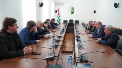 АПАРЛАМЕНТ АҞНЫ АФЫМЦАТӘ УСХКЫ АЗҴААРАҚӘА ИРЫЛАЦӘАЖӘЕИТ.