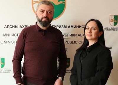 Атуризм аминистри ахәыҷы изинқәа рыхьчаразы Азинмчы змоуи атуризм ашәарҭадареи ахәыҷқәа адгылара рыҭареи азҵаарақәа ирылацәажәеит.