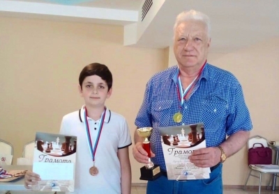 Нестор Багаҭелиа ахацәа рыбжьара ашахматқәа рзы адгьылҿацәтә еицлабрақәа  «Мемориал А.А. Сапфирова» рҿы аџьазтә аԥхьахә игеит.