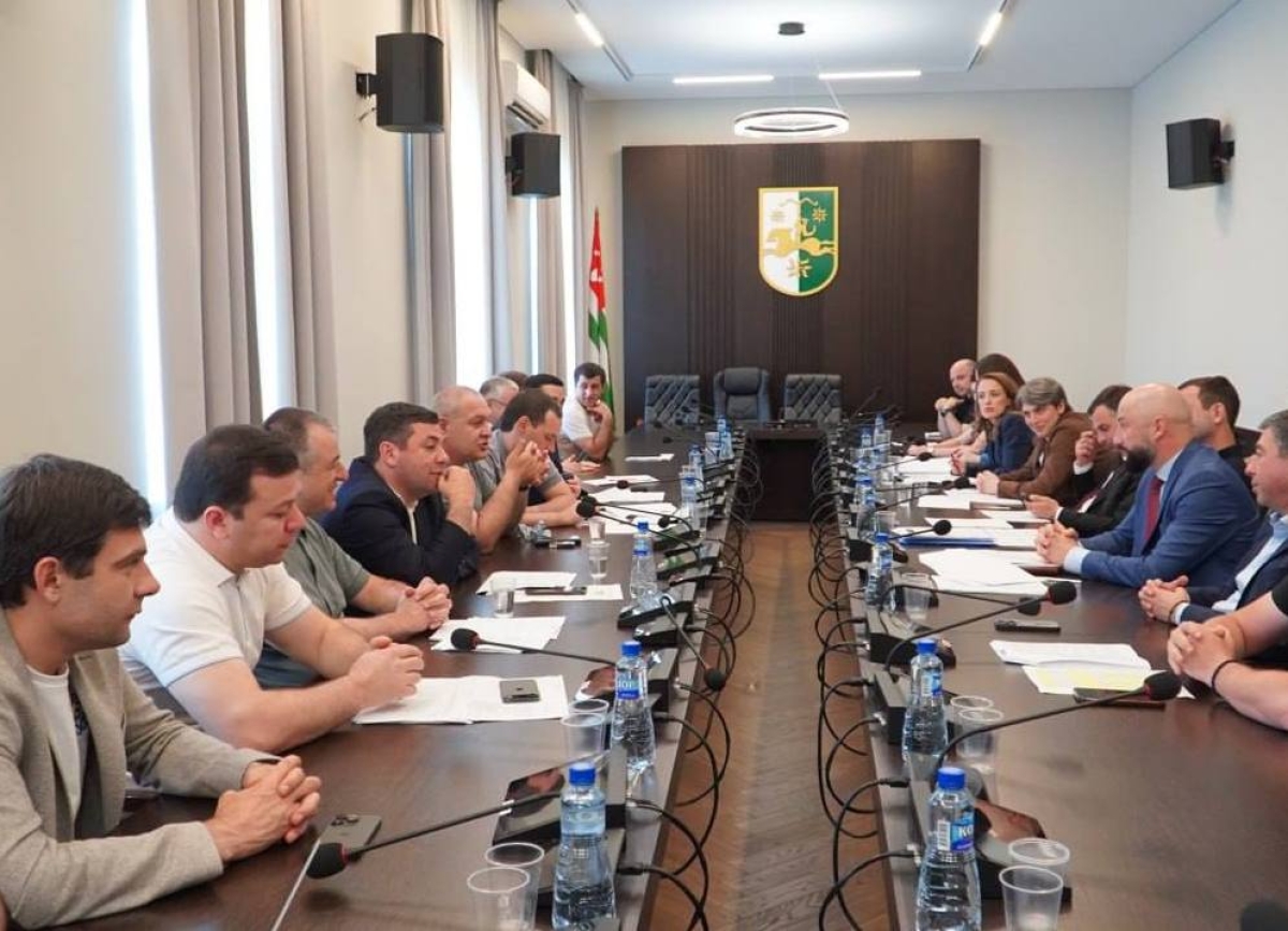 Законопроект «О совершенствовании бюджетно-правового статуса городов Новый Афон и Пицунда» рассмотрели в Парламенте