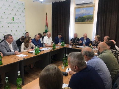 В ОБЩЕСТВЕННОЙ ПАЛАТЕ ПРОХОДИТ ВСТРЕЧА С ПРЕЗИДЕНТОМ