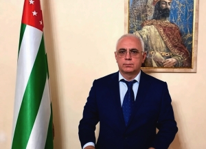 Алхас Квициниа поздравил народ Абхазии с Днем международного признания республики