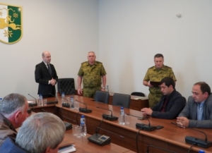 Министр обороны вручил юбилейные медали депутатам Парламента – ветеранам Отечественной войны народа Абхазии