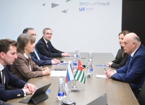 Президент Аслан Бжания находится с рабочим визитом в Москве