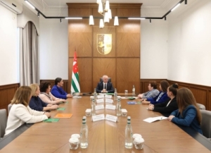 Аҳәынҭқарра Ахада Бадра Гәынба Урыстәыла Аҳәса Реидгыла аделегациа идикылеит.