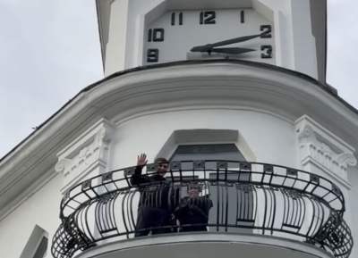 Замглавы Администрации Сухума Константин Тарба провел ознакомительную экскурсию для школьницы Николь Кварцхава