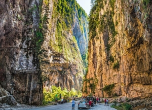 В  Юпшарском каньоне запретили остановку транспорта и высадку туристов   
