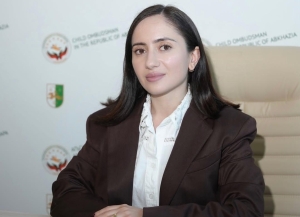 Ахәыҷы изинқәа рыхьчаразы Азинмчы змоу аҵаҩцәа, арҵаҩцәеи аҭаацәеи аҵарашықәс ҿыц алагара рыдылныҳәалеит.