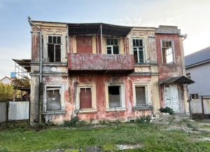 Дом в Гудауте, в котором во время войны работал Владислав Ардзинба, станет музеем