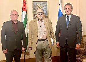 Москва иҟоу Аԥсны ацҳаражәҳәарҭа аҿы ашәҟәыҩҩы Владимир Делба иԥылара мҩаԥысит.