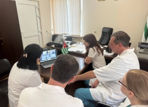 200 инарзынаԥшуа аконсультациақәа мҩаԥыргеит Урыстәылатәи амедецинатә центрқәа рекспертцәа