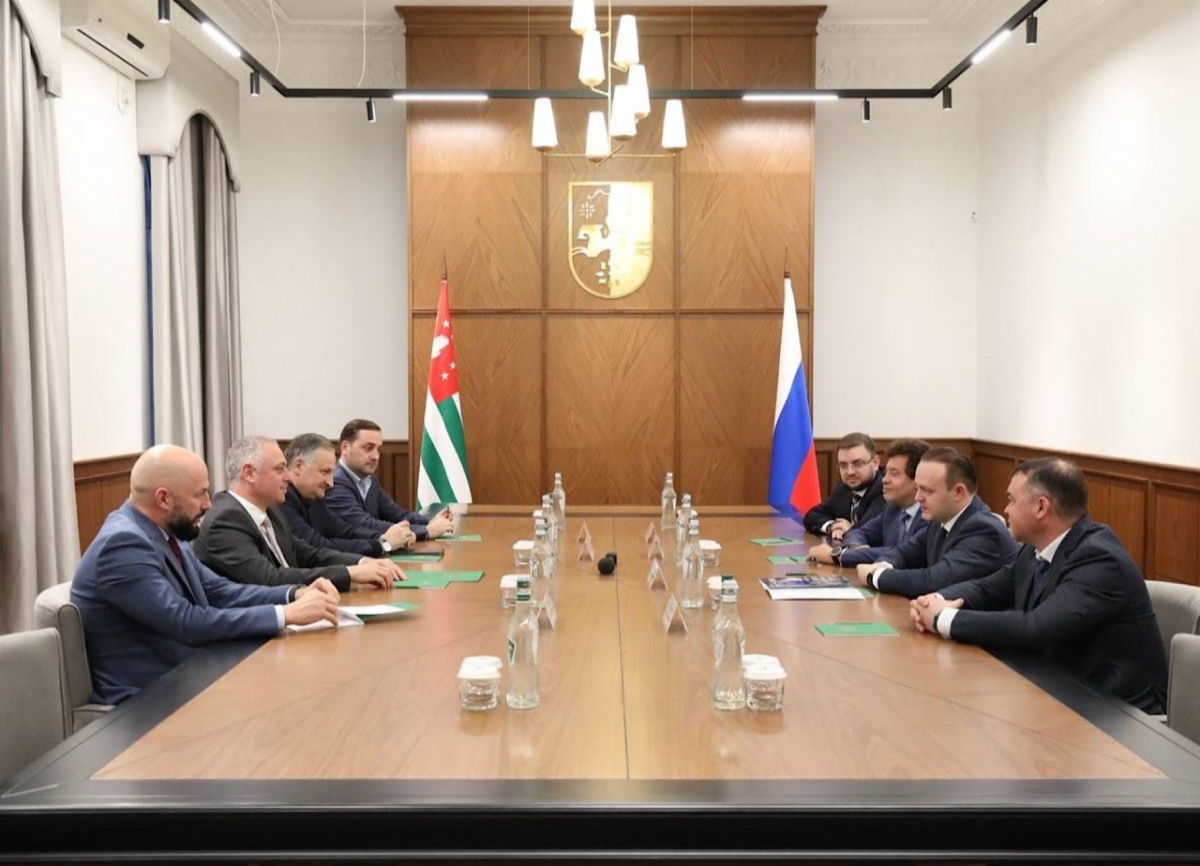 Бадра Гәынба Урыстәыла Аҳәынҭқарратә Дума аделегациа идикылеит.