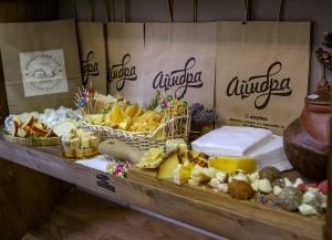 В магазине «Ацыбра» в Сухуме прошла дегустация фермерских сыров