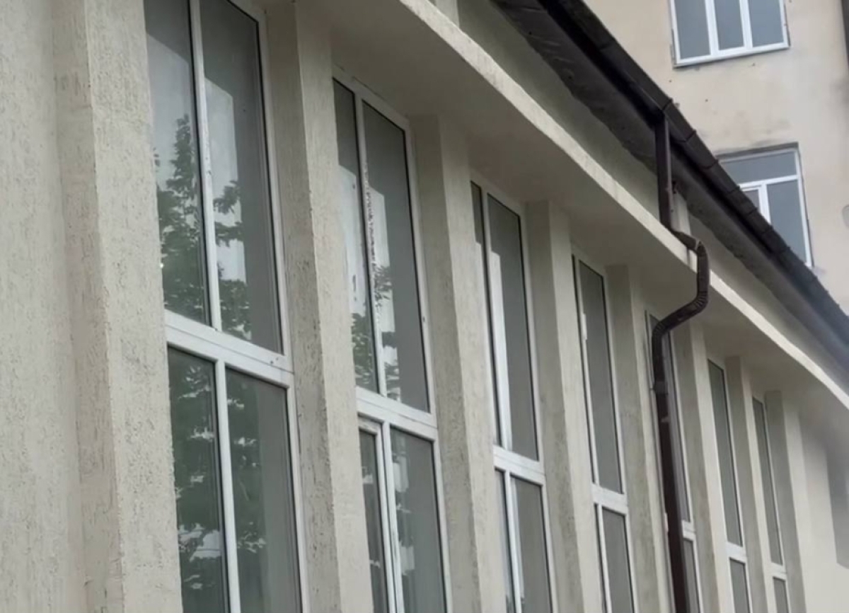 Капитальный ремонт спортзала в Сухумской средней школе № 12 завершится к 1 сентября